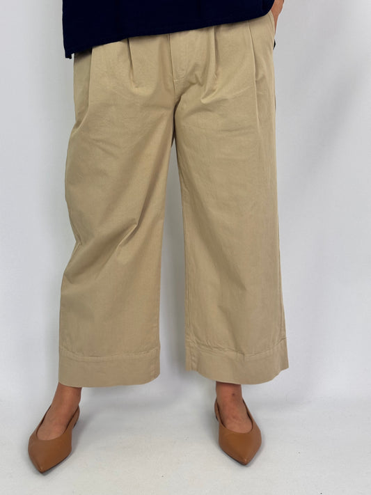 Beatriz Furest Outside Trousers Trench