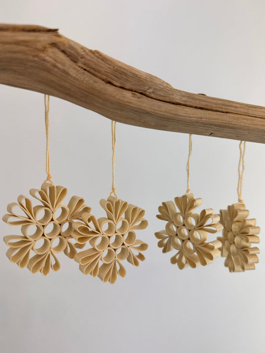 A World of Craft Quilled Snow Decorations 6-p
