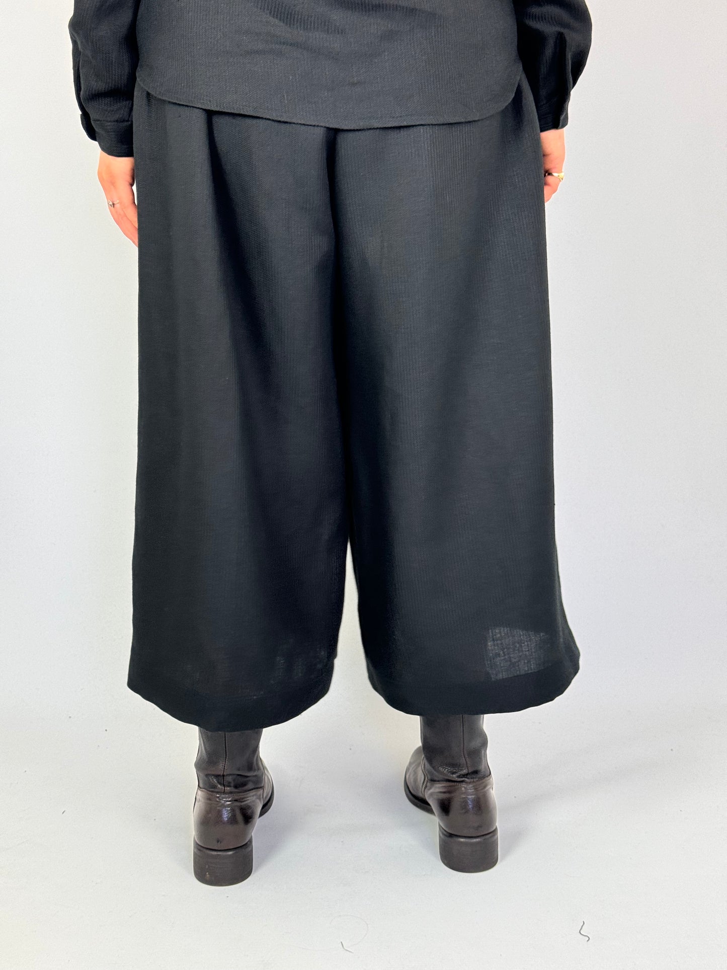 Der Antagonist 17 Trousers Black