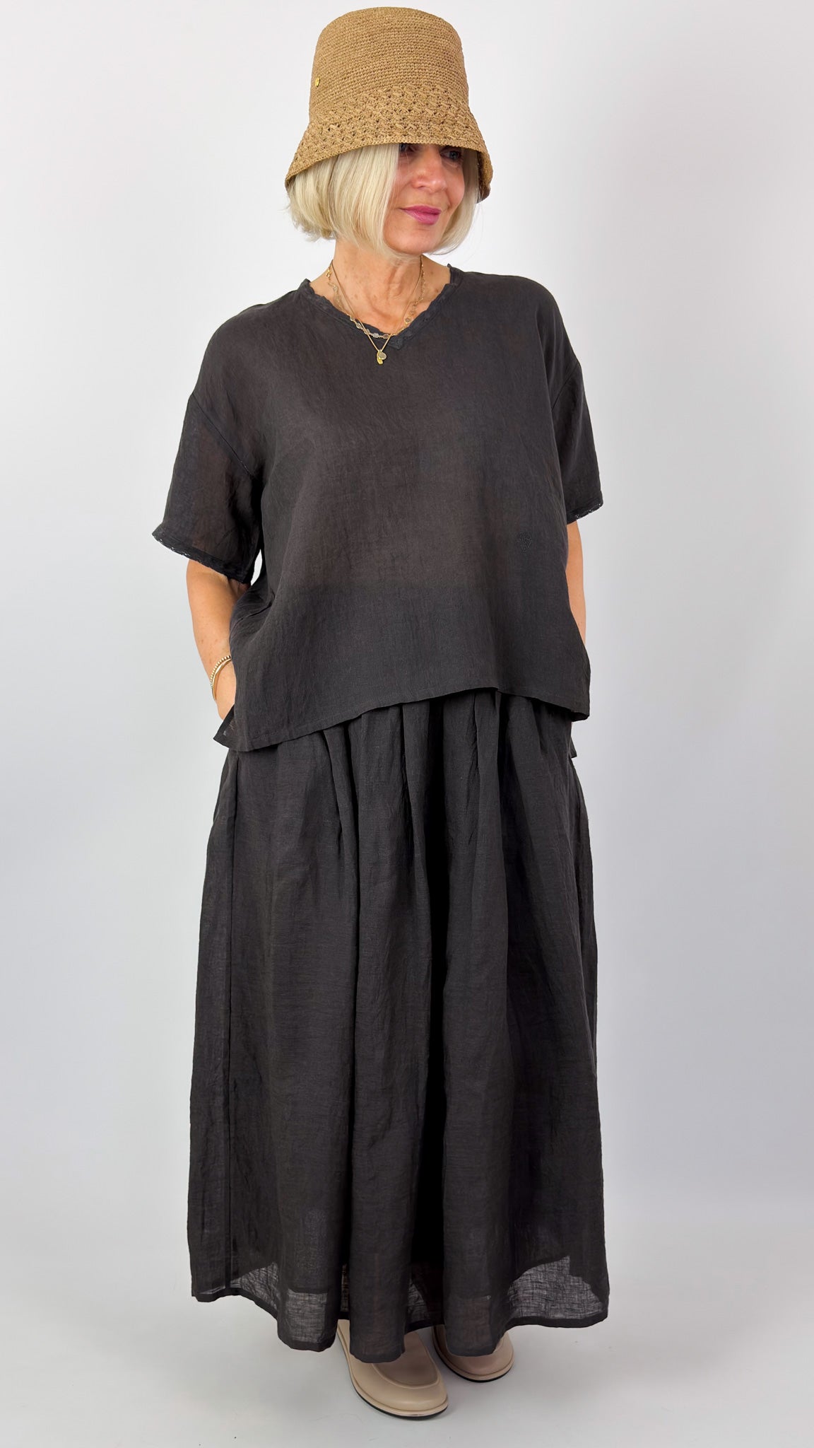 Maison de Soil 273 Skirt Off Black