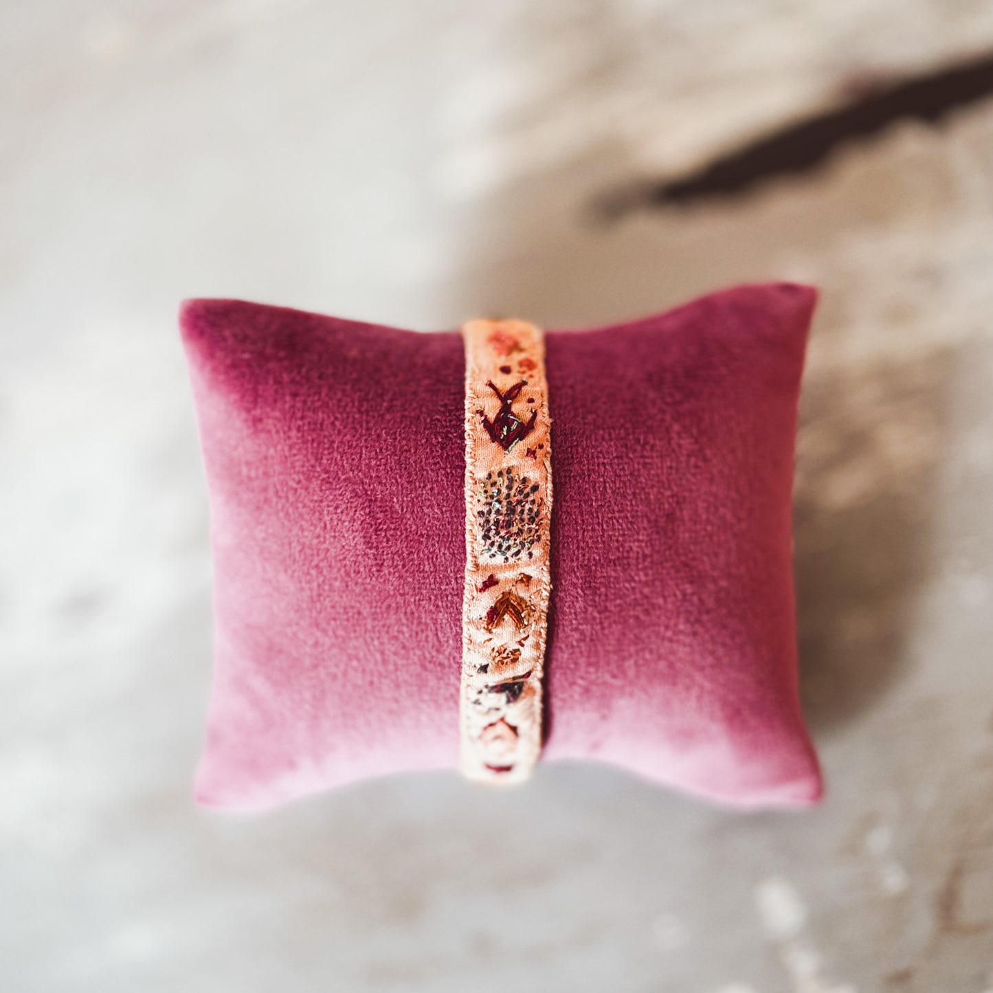 Antomoon Embroidered Silk Bracelet No.16