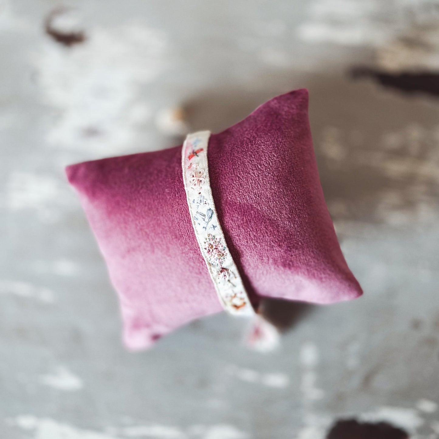 Antomoon Embroidered Silk Bracelet No.10
