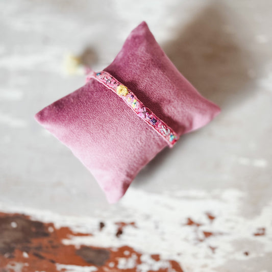 Antomoon Embroidered Silk Bracelet No.11