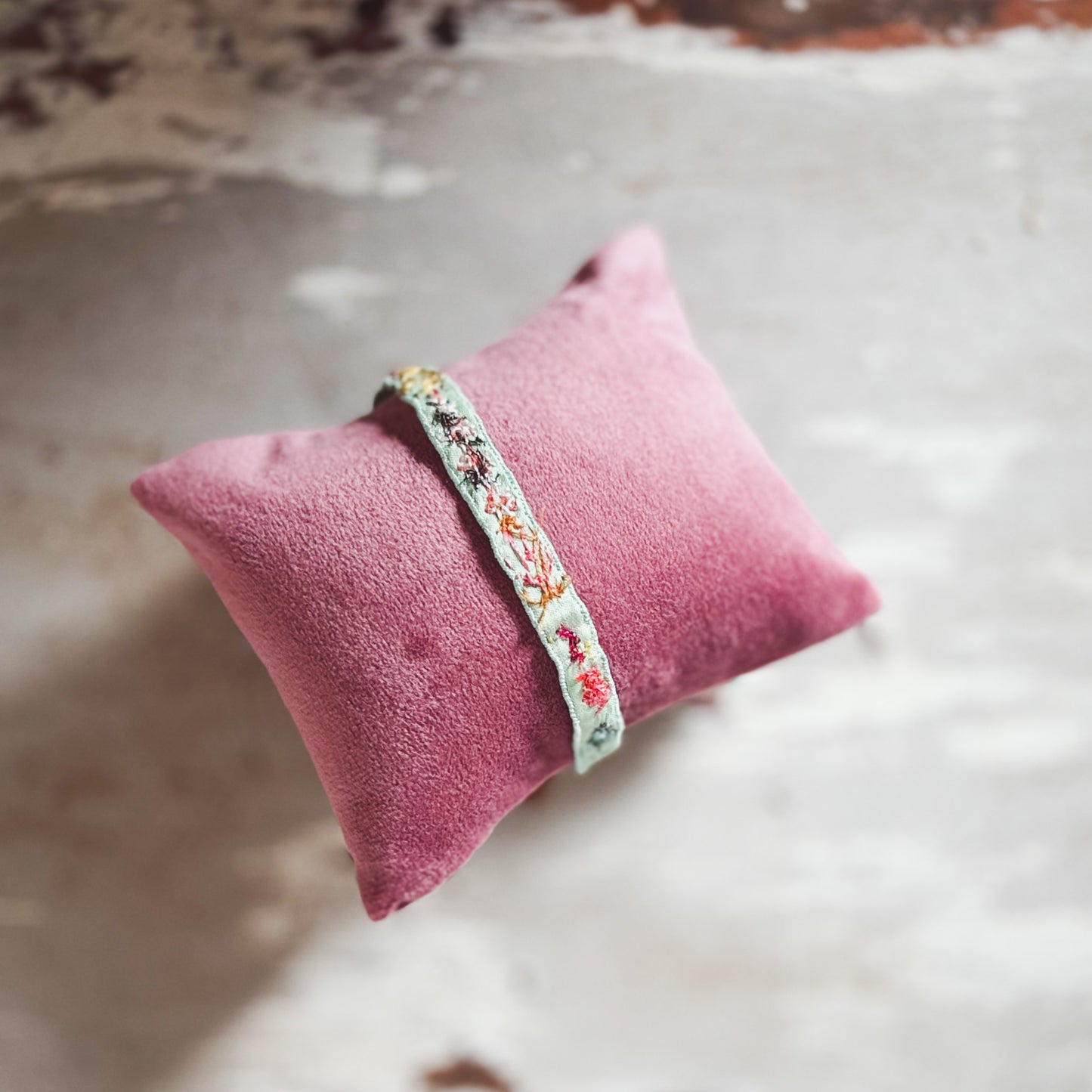 Antomoon Embroidered Silk Bracelet No.13