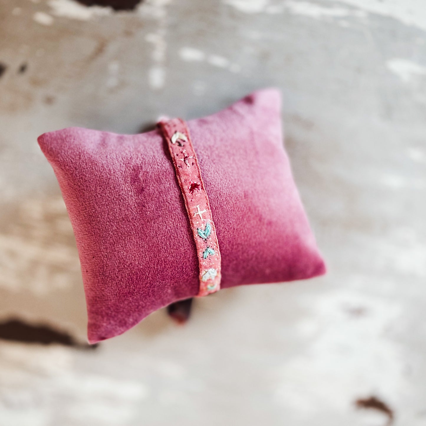 Antomoon Embroidered Silk Bracelet No.9